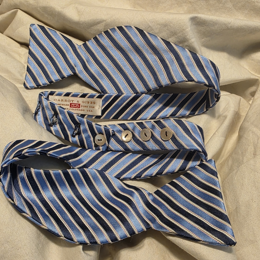 Carrot & Gibbs Handmade Silk Bow Tie Blue Navy Gold Repp Stripe USA